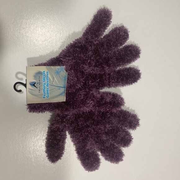 โผ๏ธLAST CHANCE ๐2/$20 NWT New True North Lilac Purple Fuzzy Soft Gloves - Picture 3 of 7